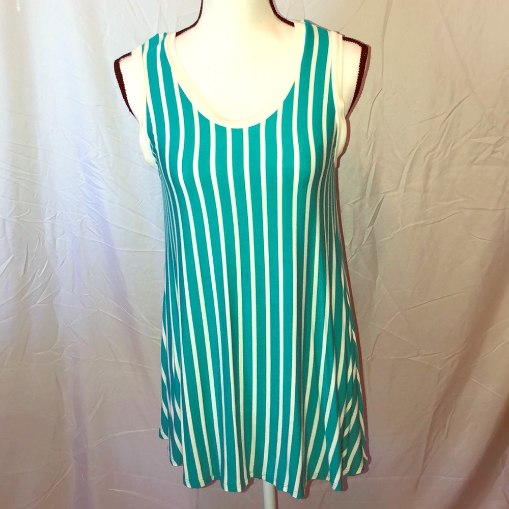 Turquoise & white top